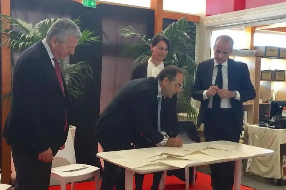 La firma del protocollo d'intesa