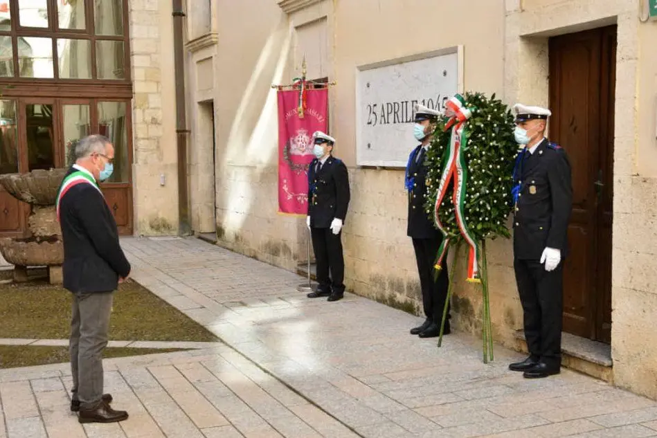 La cerimonia (foto twitter Comune di Sassari)