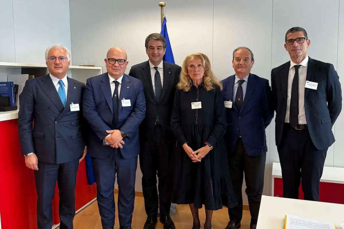 L'incontro tra Fitto e Confindustria Sardegna (Foto concessa)