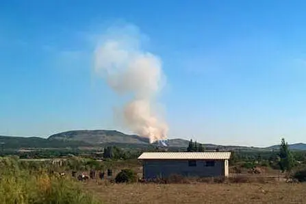 L'incendio (foto L'Unione Sarda - Pintori)