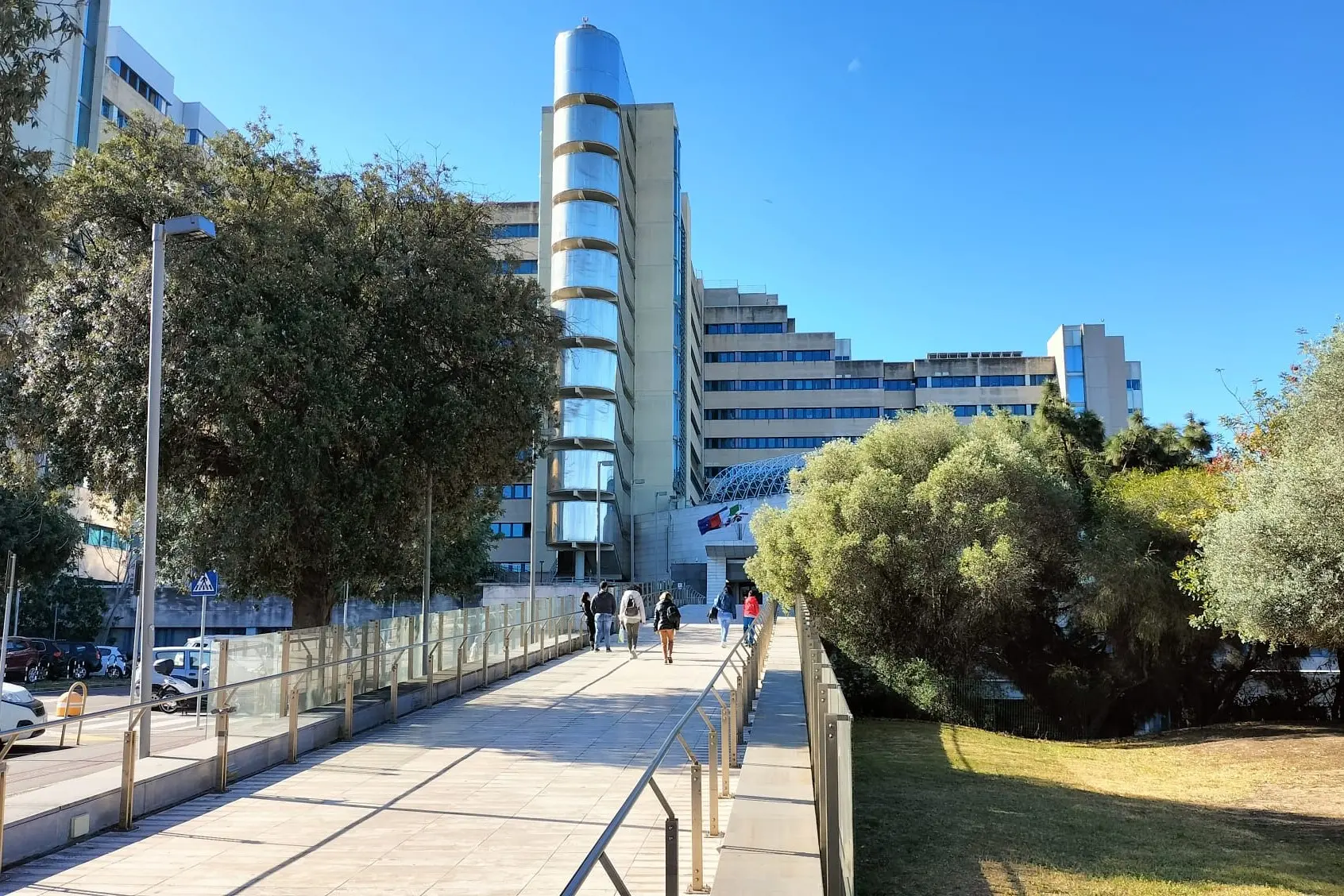 L’ingresso dell’ospedale Brotzu a Cagliari