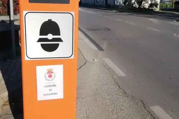 Un'immagine pubblicata dal finto Comune di Bugliano (foto Twitter)