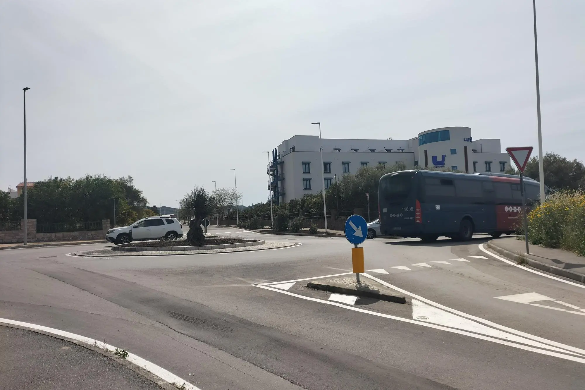 La rotonda di via Costituente.(foto Scano)