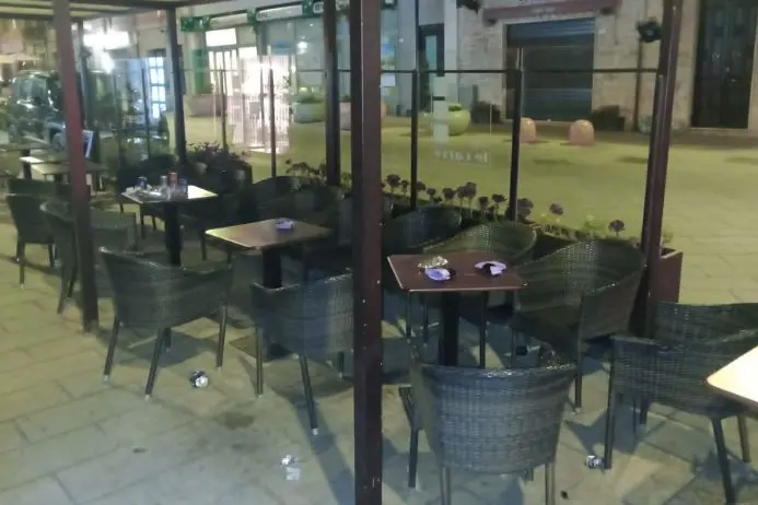 Bar del centro preso di mira dai vandali (foto Pala)