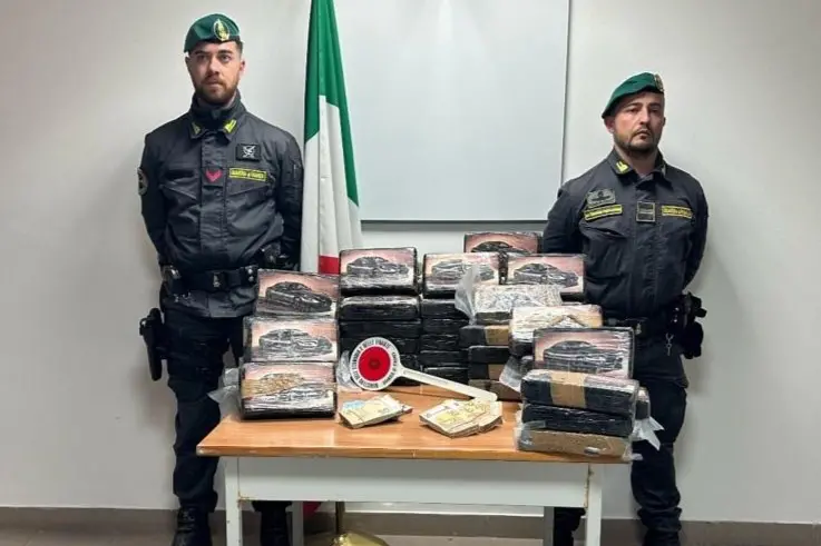 La droga sequestrata a Sestu (foto Guardia di finanza)