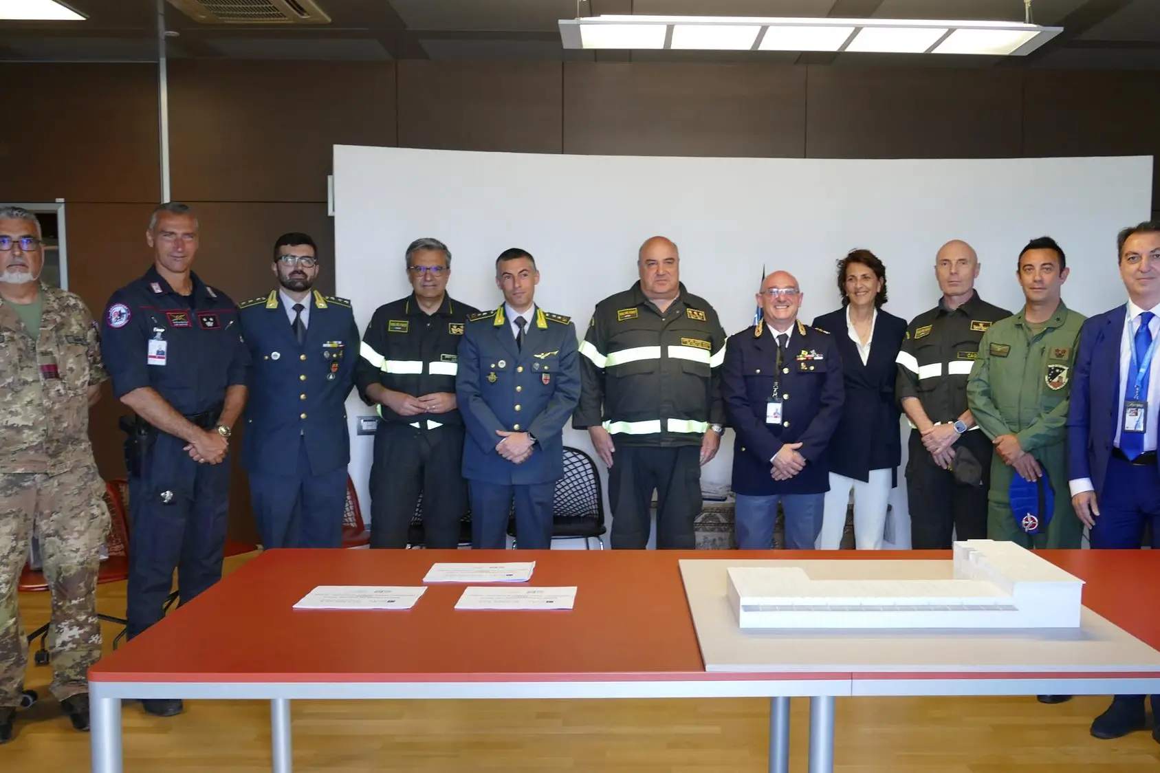 La presentazione della nuova caserma dei vigili del fuoco all'aeroporto di Cagliari (foto Sogaer)